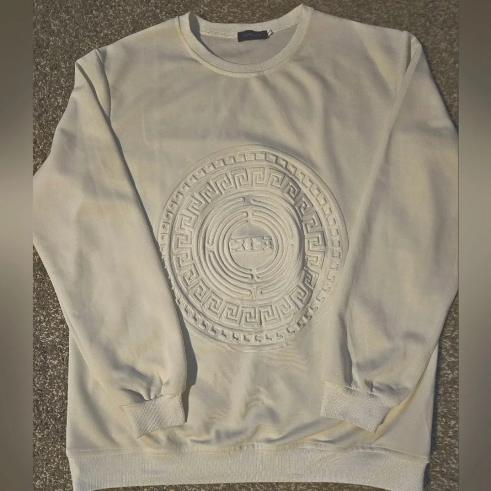 AOWOFS White Sweatshirt sz large - Picture 6 of 7